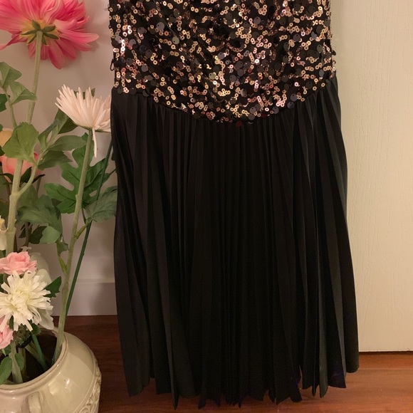 Sequinned strapless dress - Picture 2 of 2